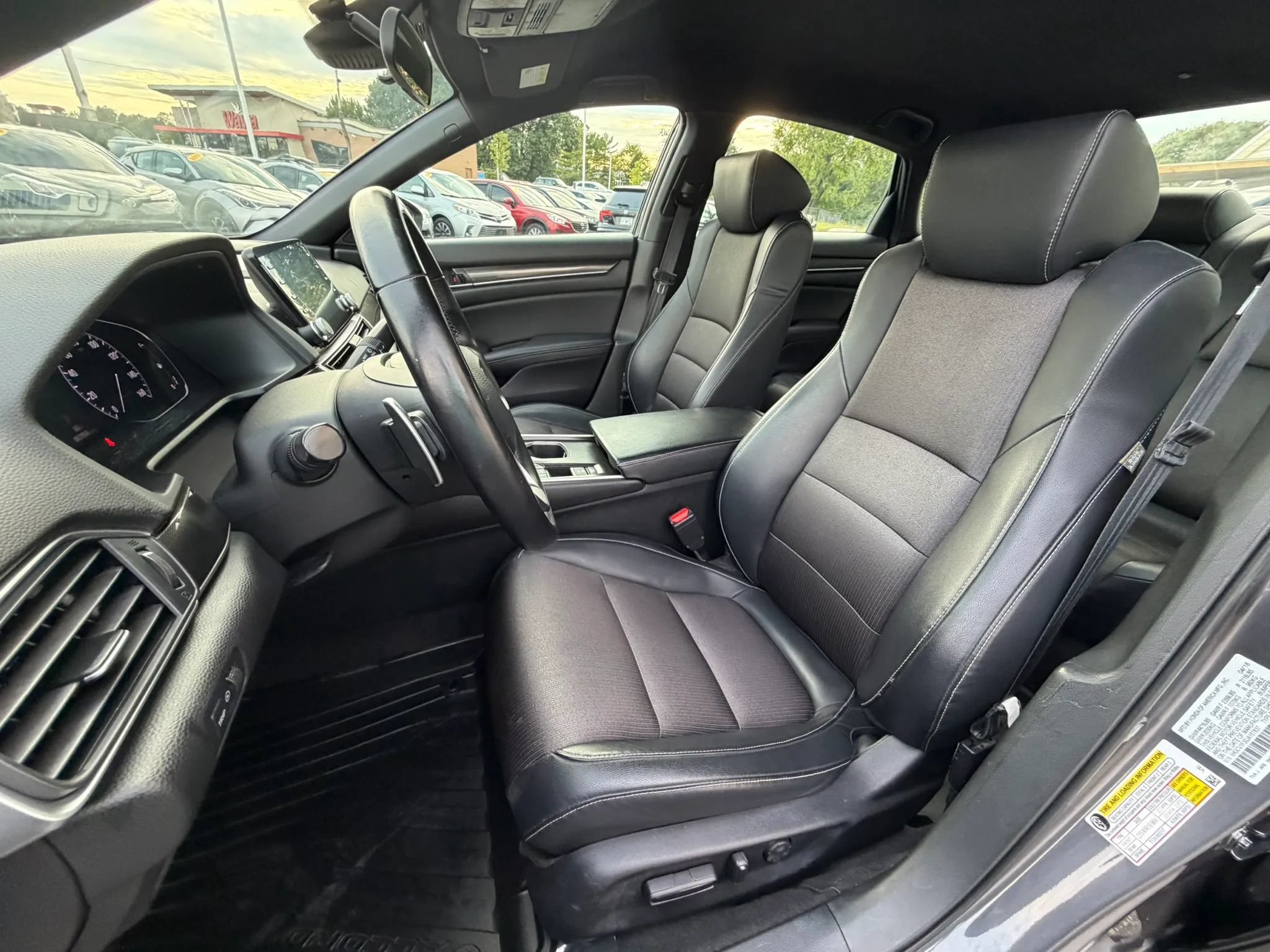 Used 2018 Honda Accord Sport image 14