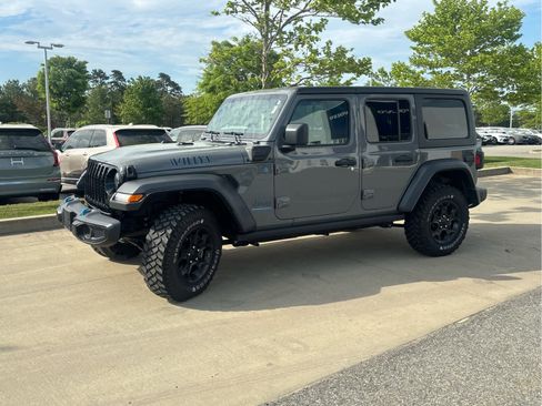 Used 2023 Jeep Wrangler Unlimited w/ Cold Weather Group AWD/4WD image 5