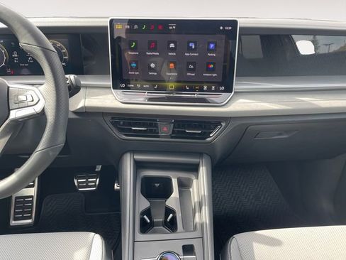 New 2026 Volkswagen Tiguan SE R-Line AWD/4WD image 11