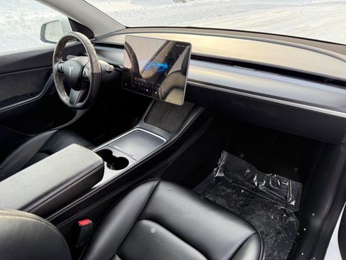 Used 2022 Tesla Model Y Long Range image 7