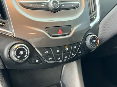 Used 2018 Chevrolet Cruze LT image 12