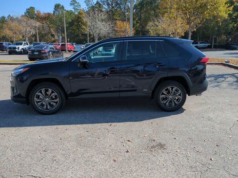 Certified 2022 Toyota RAV4 XLE Premium image 8