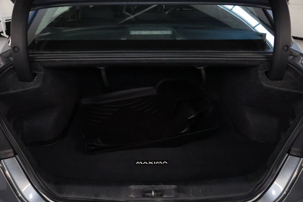 Used 2017 Nissan Maxima Platinum w/ Interior Lighting Package FWD image 17