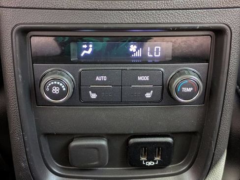 Used 2017 Buick Envision Essence FWD image 17