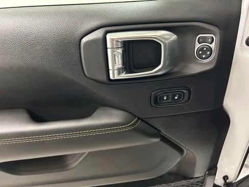 Used 2025 Jeep Wrangler Unlimited Sahara image 17