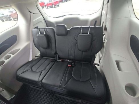 Used 2024 Chrysler Pacifica Touring-L FWD image 12
