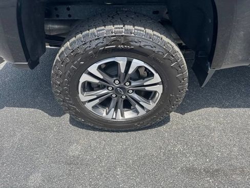 Used 2022 Chevrolet Colorado Z71 AWD/4WD image 23
