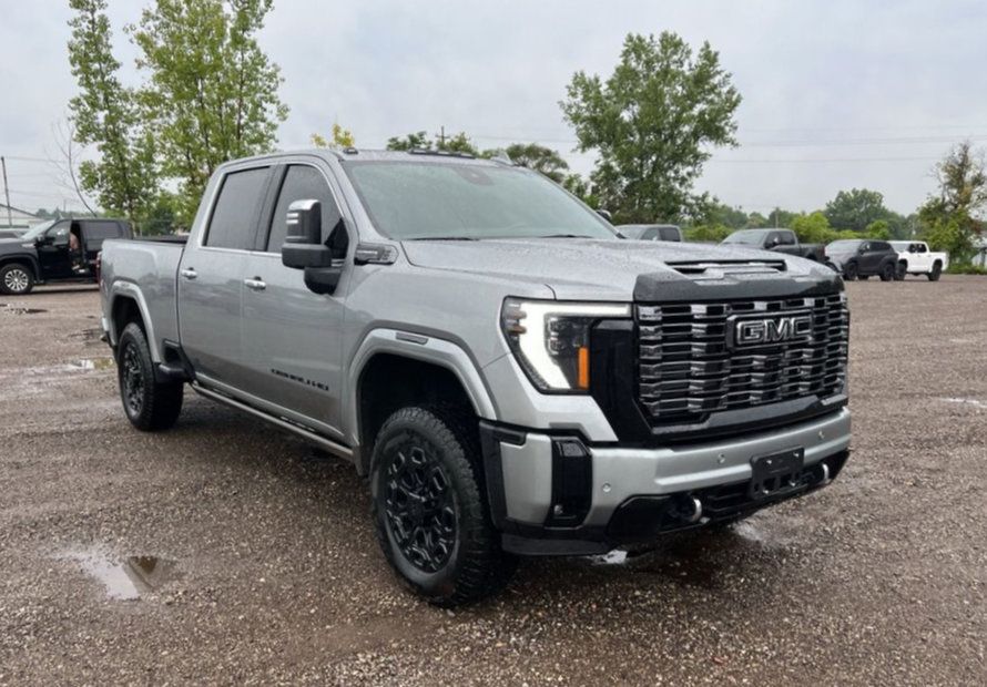 Used 2025 GMC Sierra 2500 Denali Ultimate AWD/4WD image 4