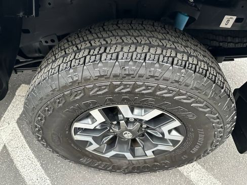 Certified 2022 Toyota Tacoma TRD Off-Road image 26