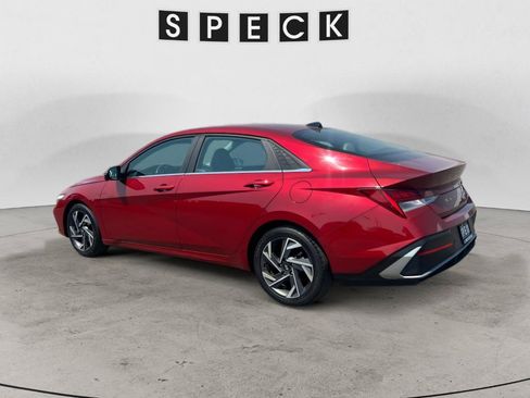 Used 2024 Hyundai Elantra Limited FWD image 4