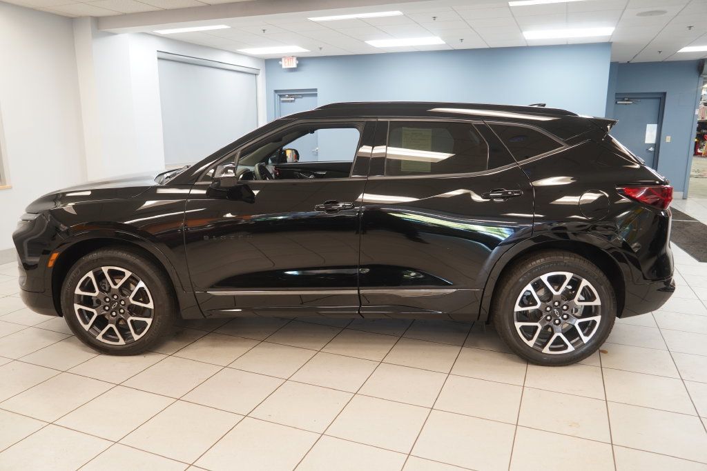 Used 2023 Chevrolet Blazer RS w/ LPO, Floor Liner Package FWD image 2