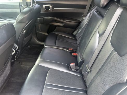 Used 2021 Kia Sorento S image 10