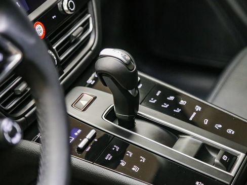 Certified 2026 Porsche Macan AWD/4WD image 24