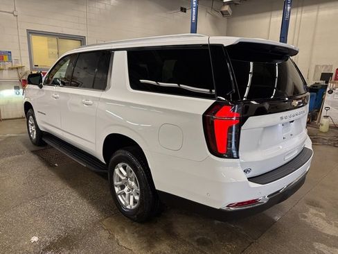 New 2026 Chevrolet Suburban LT image 4