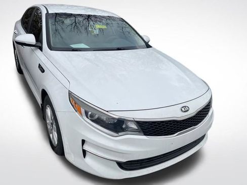 Used 2016 Kia Optima LX w/ LX Convenience Package image 2