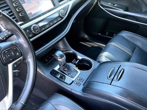 Used 2018 Toyota Highlander SE AWD/4WD image 14