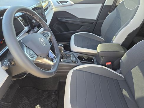New 2026 Volkswagen Taos SE image 11