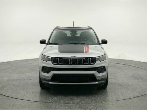 Used 2025 Jeep Compass Trailhawk image 2