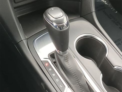 Used 2019 Chevrolet Equinox LT w/ Driver Convenience Package image 29