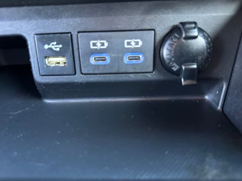 Used 2021 Toyota RAV4 XLE w/ Convenience Package FWD image 27