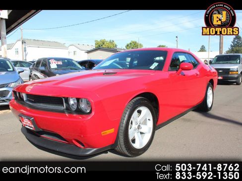 Used 2013 Dodge Challenger SXT image 1