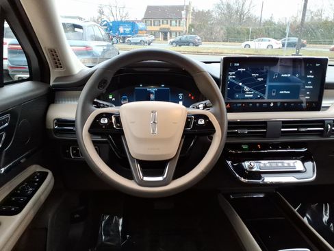 Certified 2023 Lincoln Corsair AWD image 14