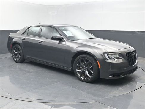 Used 2023 Chrysler 300 Touring w/ Sport Appearance Package image 7