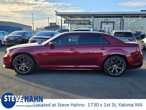 Used 2018 Chrysler 300 S w/ 300S Alloy Package image 2