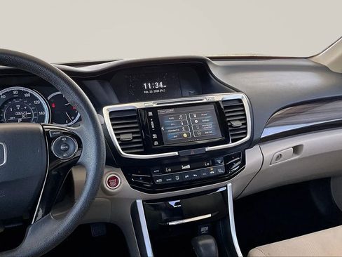 Used 2016 Honda Accord EX image 9