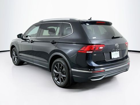 Used 2023 Volkswagen Tiguan SE w/ Panoramic Sunroof Package FWD image 5