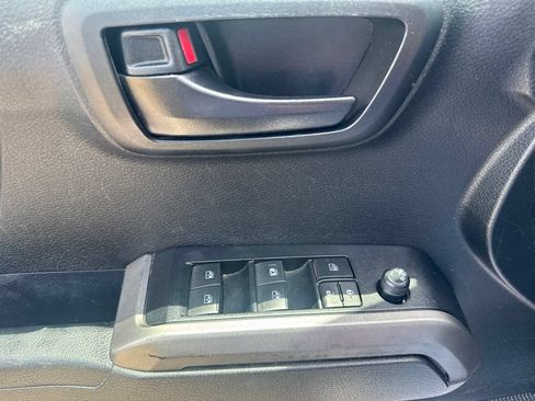Used 2022 Toyota Tacoma SR5 AWD/4WD image 16