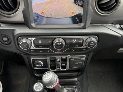 Used 2023 Jeep Gladiator Sport AWD/4WD image 20