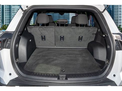 Used 2025 Chevrolet Equinox LT w/ Safety and Technology Package image 9