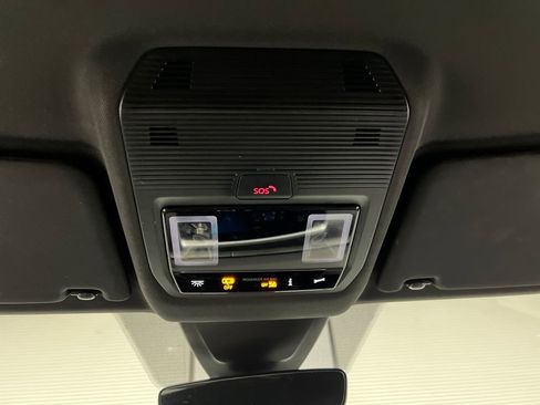 Used 2024 Volkswagen Atlas Cross Sport SE image 51