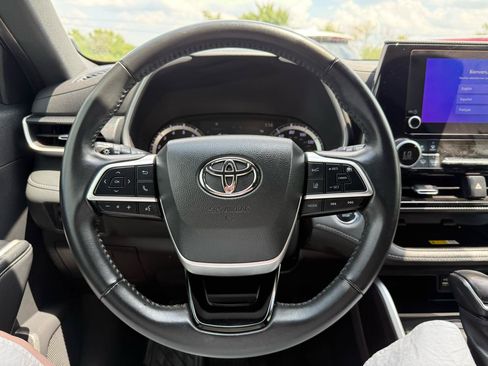 Used 2023 Toyota Highlander XSE FWD image 27