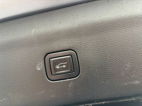 Used 2020 Buick Enclave Essence w/ Sound and Sites Package AWD/4WD image 15