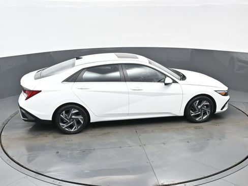 Certified 2025 Hyundai Elantra Limited image 39
