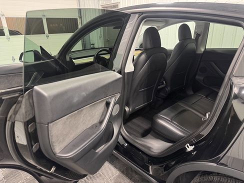 Used 2021 Tesla Model Y Long Range image 12