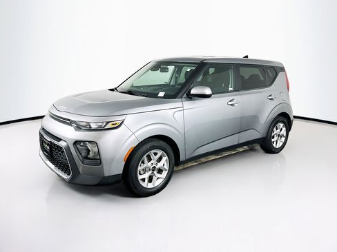 Used 2022 Kia Soul LX w/ Technology Package image 3