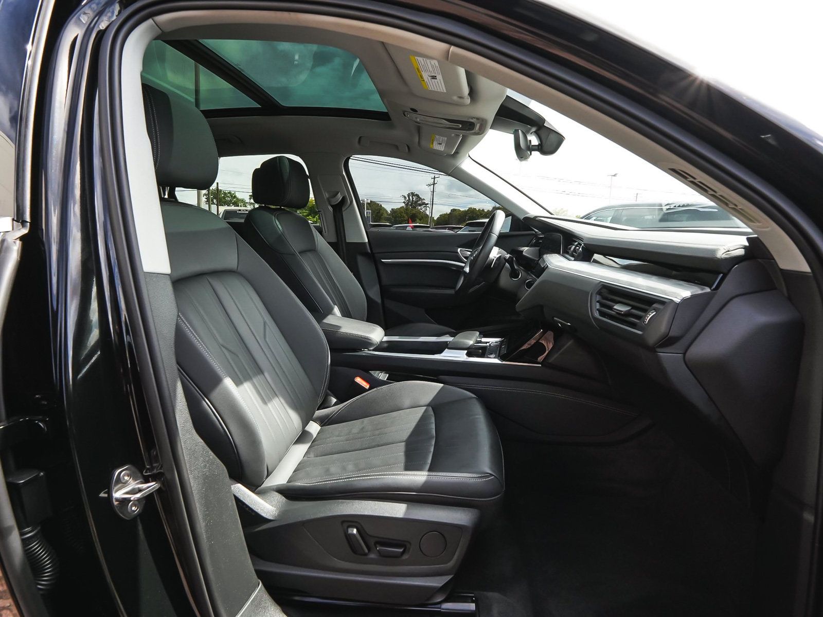 Used 2024 Audi Q8 e-tron Premium AWD/4WD image 37