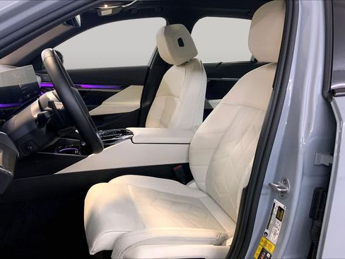 Used 2024 BMW i5 eDrive40i w/ Executive Package RWD image 7