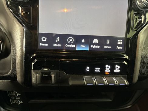 Used 2024 RAM 2500 Big Horn w/ Sport Appearance Package image 17