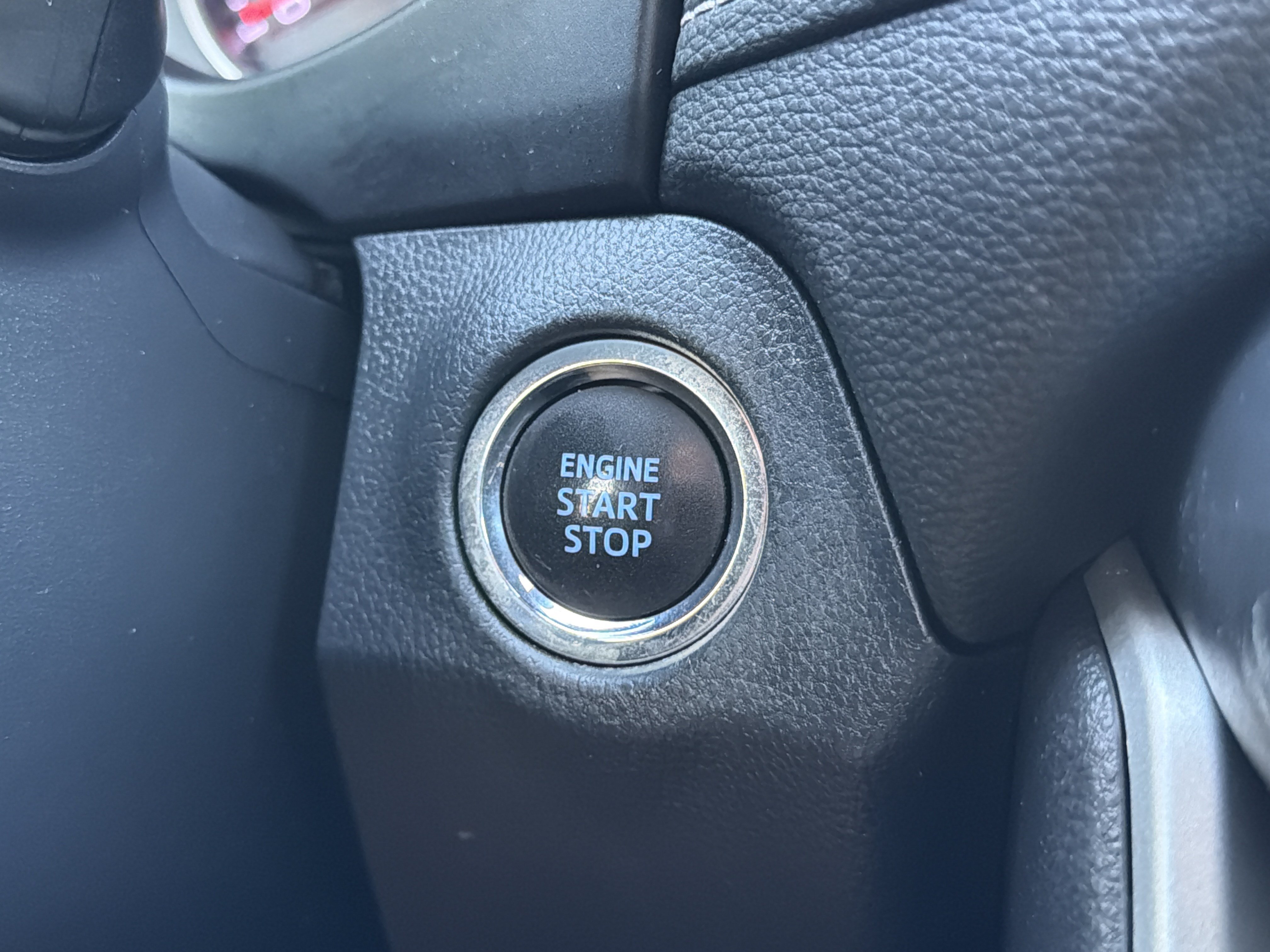 Used 2020 Toyota RAV4 XLE w/ Convenience Package FWD image 9