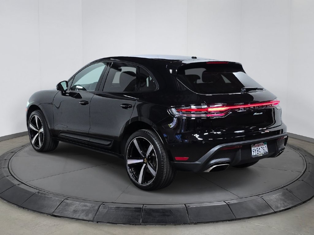 Certified 2026 Porsche Macan AWD/4WD image 3