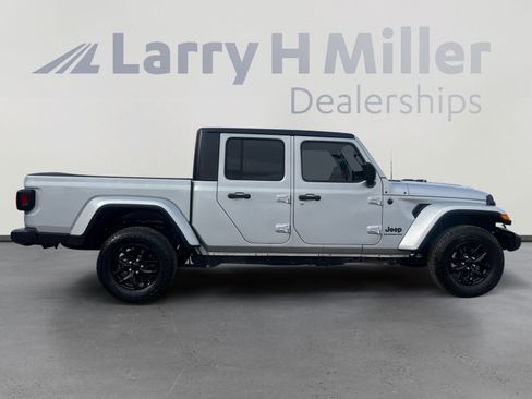 Certified 2022 Jeep Gladiator Sport image 6