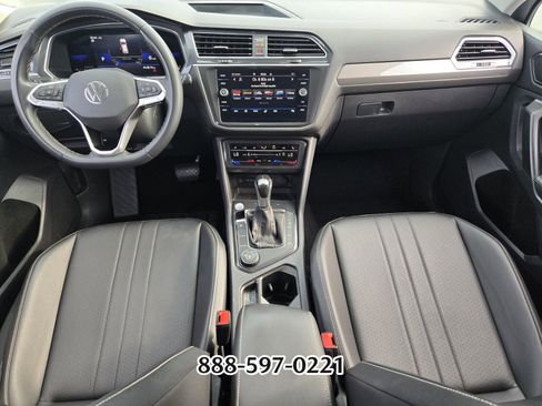 Used 2022 Volkswagen Tiguan SE image 12