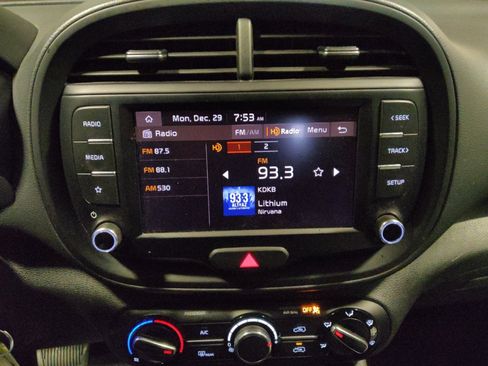 Used 2023 Kia Soul LX image 25