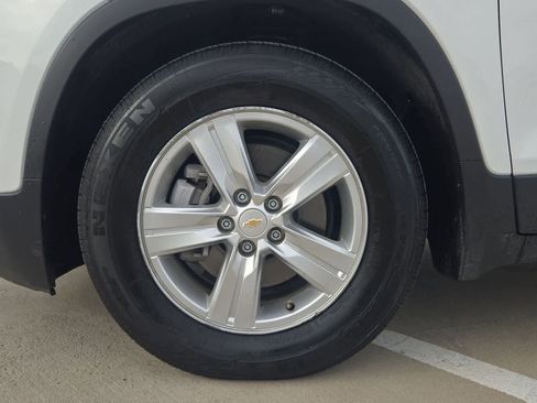 Used 2020 Chevrolet Trax LS image 12