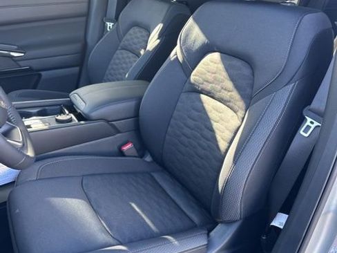 New 2025 Nissan Pathfinder SV image 16