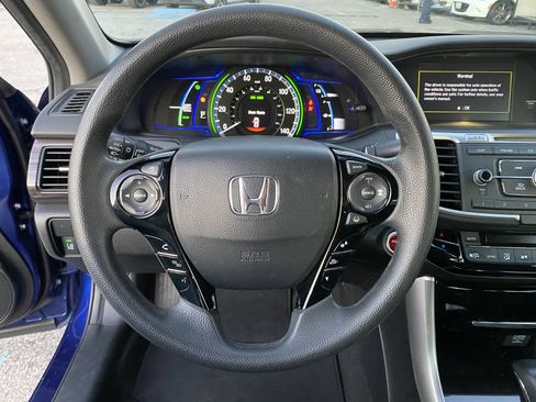 Used 2017 Honda Accord Hybrid Sedan image 9